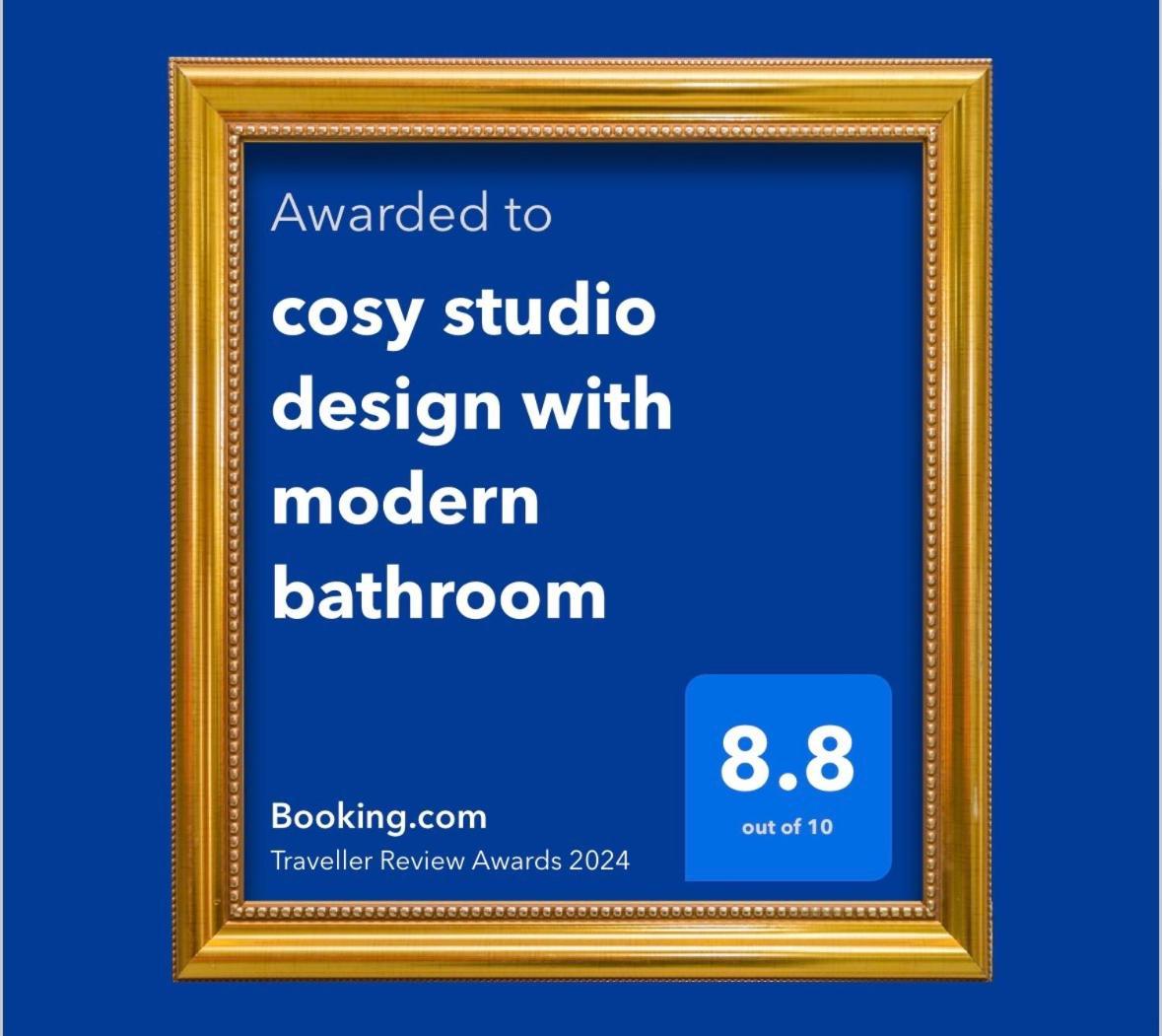 Cosy Studio Design With Modern Bathroom Vaureal Exterior foto